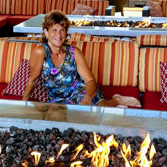 Meet your Posher, Beth - Picture 1 of 1